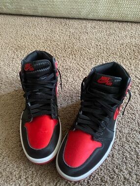 Air Jordan 1 Retro High OG "Satin Bred" (W)